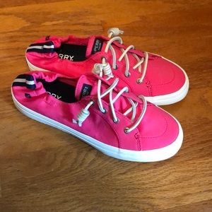 Sperry Crest Ebb slip ons